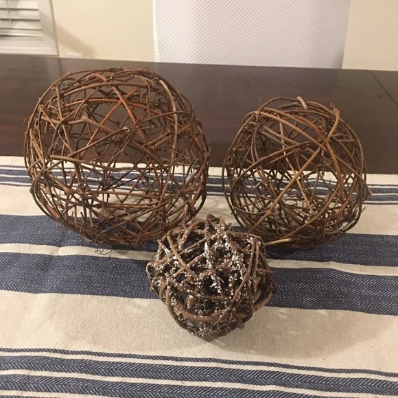 Twig Spheres/Balls - Picture 1 of 8